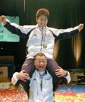 (2)Japan wallops Ukraine to win 2nd straight World Cup