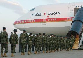(1)1st batch of 3rd replacement ground troops leaves for Iraq