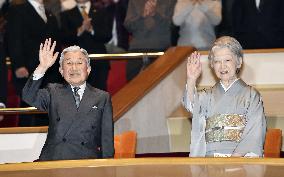 Emperor, empress watch New Year sumo tournament