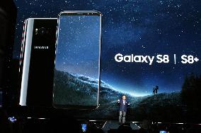 Samsung unveils Galaxy S8