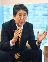 Abe seeks Party of Hope's support for constitutional revision