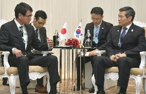 Japan, S. Korea defense chiefs