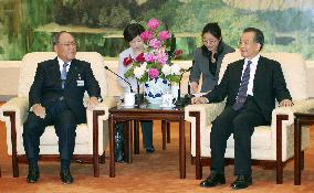 Japan business chief meets with Wen