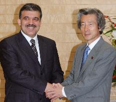 Koizumi meets Turkey's foreign minister