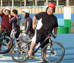 Kotoshogiku in cycling training
