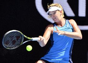 Tennis: Vandeweghe advances to Australian Open semis