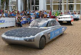 Solar-powered cars begin 3,000-km race through Australia