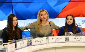 Figure skaters Zagitova, Medvedeva at press conference