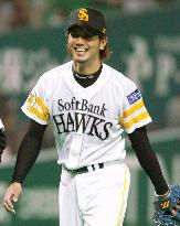 Arakaki shuts out Carp