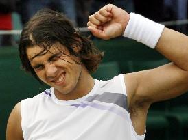 Nadal wins upset victory over Youzhny