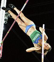 Murer wins pole vault at world c'ships