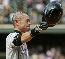 Ichiro Suzuki joins 3,000-hit club