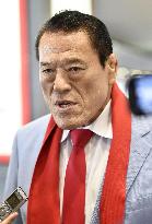 Japanese lawmaker Inoki heads to N. Korea