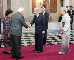 Emperor meets Singapore president