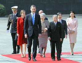 Emperor, empress welcome Spain's royal couple