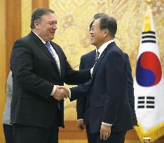 Moon meets Pompeo in Seoul