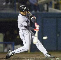 Hamanaka belts season's 9th homer
