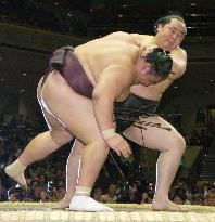 Asashoryu posts easy 3rd win at summer sumo