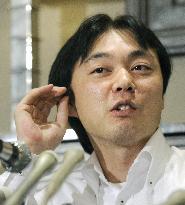 Abductee's relative meets with ex-N. Korean spy Kim