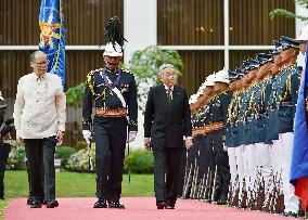 Emperor, empress attend welcoming ceremony in Manila