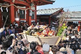 Dolls sent to sea to pray for girls' happiness