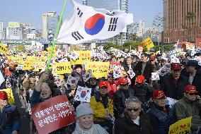 Supporters of S. Korean President Park