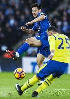 Soccer: Everton beat Leicester 2-0