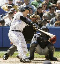 Yankees' Matsui marks 2000th career hit