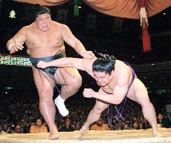 Wakanohana suffers 1st loss of New Year sumo tourney