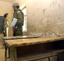 (2)GSDF unit head visits Samawah schools to take aid requests