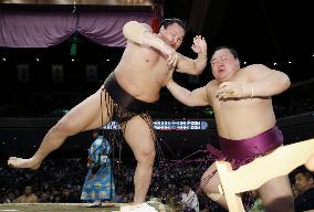 Sumo: Hakuho makes another mark in record books with 880th win