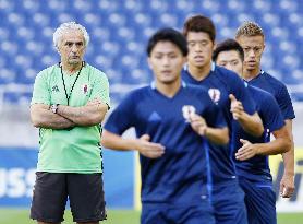 Japan coach confident despite pell-mell buildup for U.A.E. clash