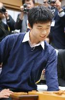 14-year-old pro shogi player beats oldest top player in debut match