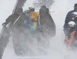 8 people show no vital signs after avalanche, over 30 injured