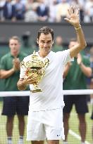 Federer wins record 8th Wimbledon title
