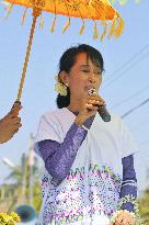 Suu Kyi election campaign