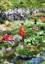 Heinan-period 'Feast on a winding stream' reenacted in Kyoto