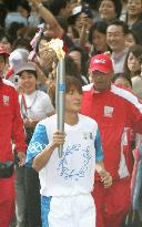 (8)Runners relay Olympic torch in Tokyo