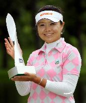 China's Zhang hangs on at AXA Ladies for back-to-back wins