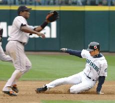 Ichiro scores 30th steal of season