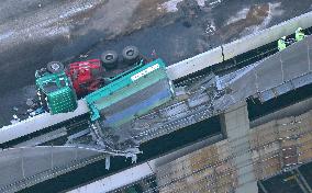 Truck crash on Metropolitan Expressway in Tokyo