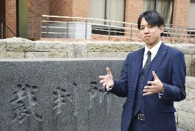 Son of Brazilian migrant set to qualify as lawyer in Japan