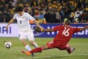 Uruguay beat S. Africa 3-0