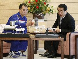 Astronaut Noguchi visits PM Kan