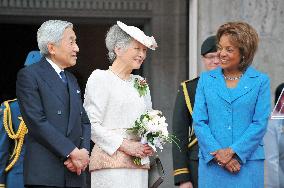 Empress, emperor start official functions of tour to Canada