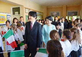 Imperial couple visits Japanese school in Rome