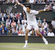 Djokovic moves into Wimbledon 3rd round