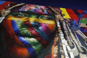 Olympic scenes: Huge Eduardo Kobra mural