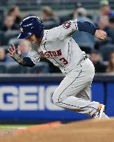 Baseball: Astros beat Yankees for 4th win in row