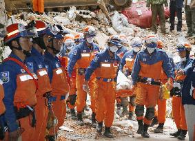 Japan's relief team recovers 2 bodies in quake-hit area in China
